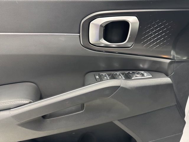 Used 2025 Kia Sorento S image 9