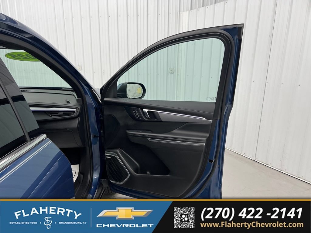 Used 2025 Buick Enclave Preferred w/ Power Package FWD image 14