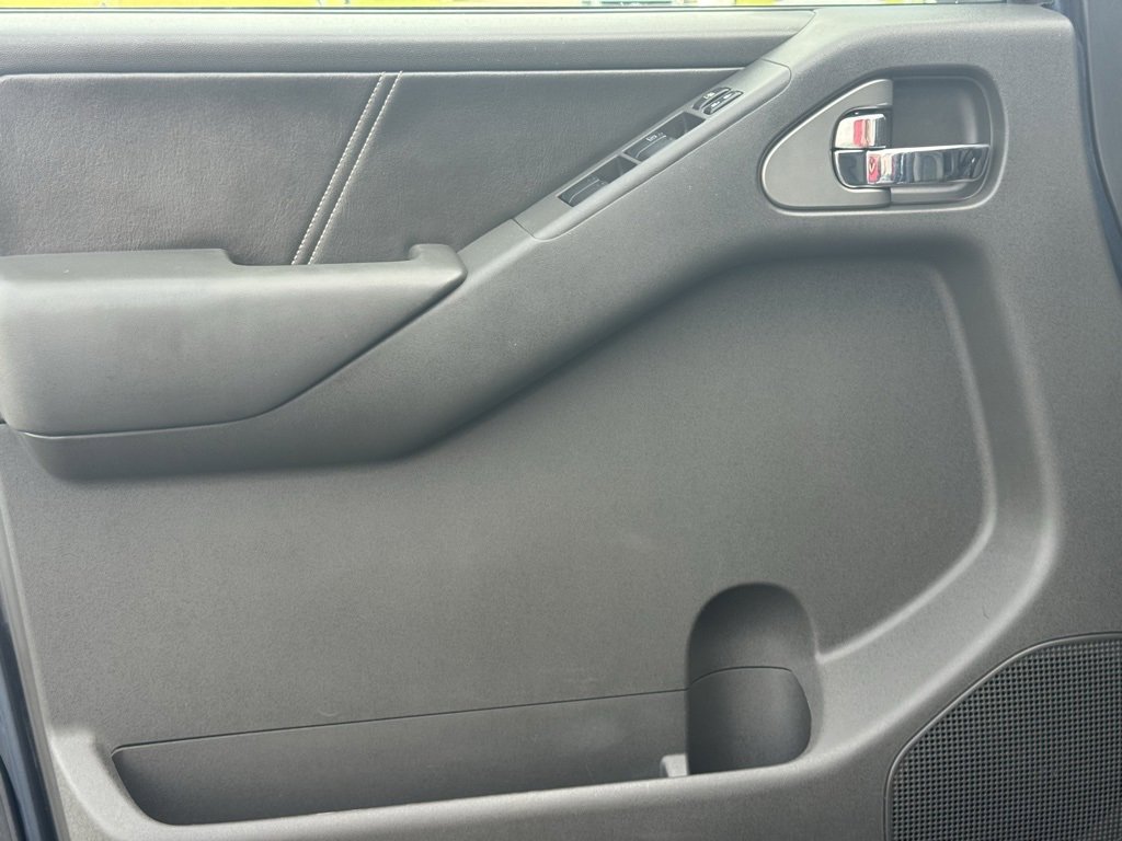 Used 2013 Nissan Frontier PRO-4X image 21