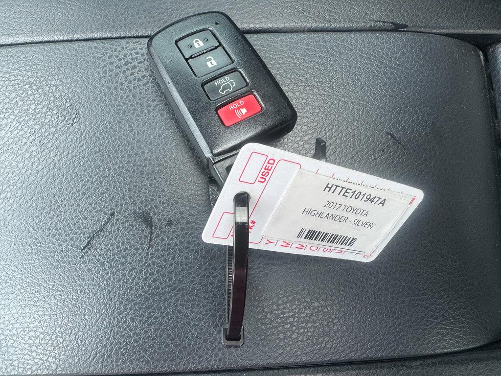 Used 2017 Toyota Highlander SE FWD image 31