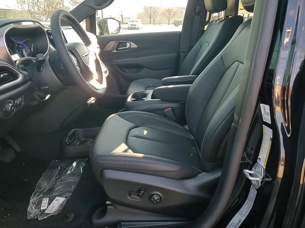 New 2026 Chrysler Pacifica Select AWD/4WD image 10