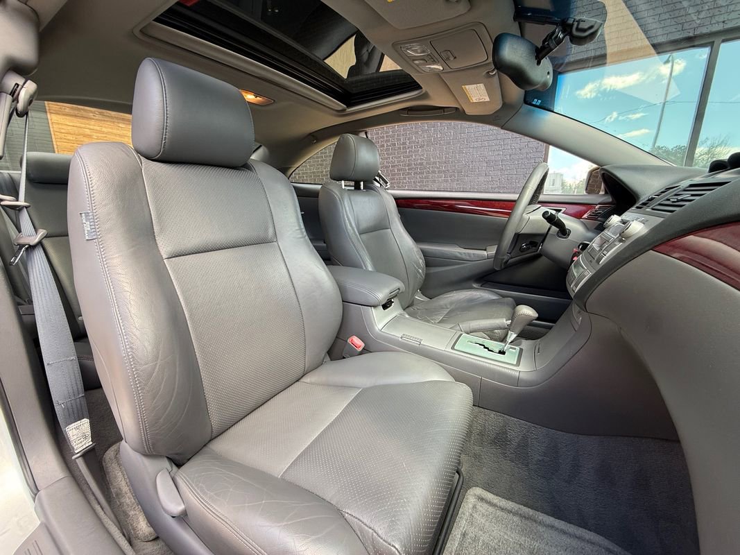 Used 2004 Toyota Solara SE FWD image 4