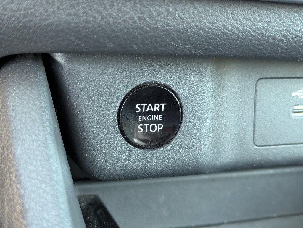 Used 2025 Nissan Rogue SV AWD/4WD image 16