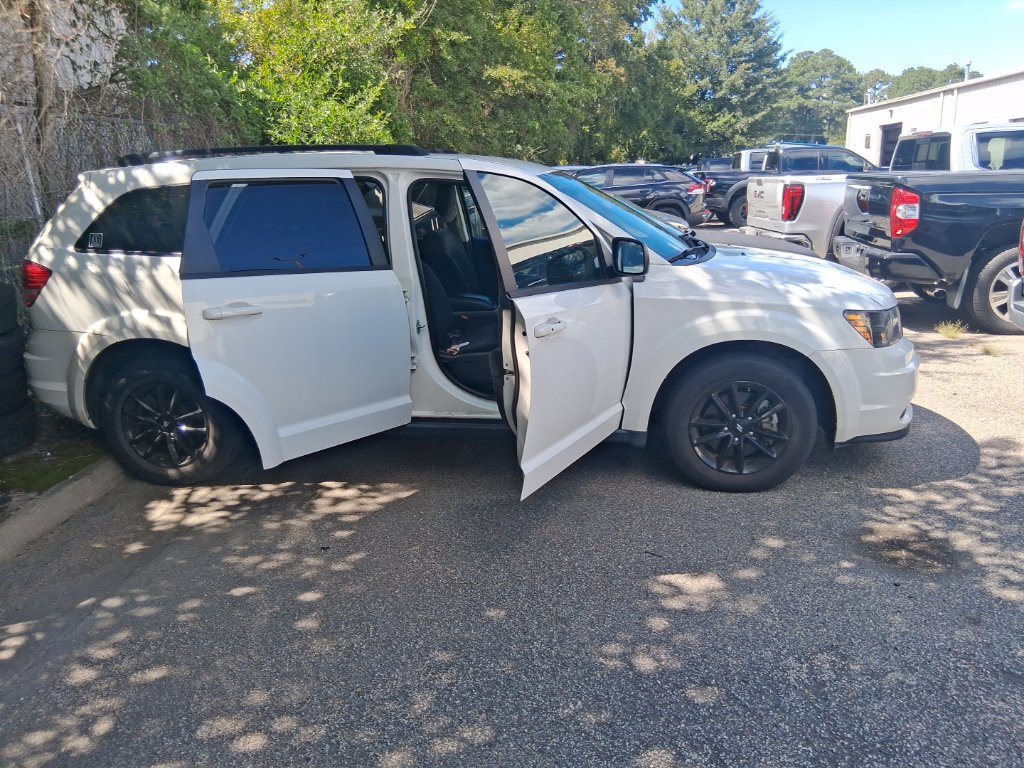 Used 2020 Dodge Journey SE w/ SE Popular Equipment Group FWD image 16