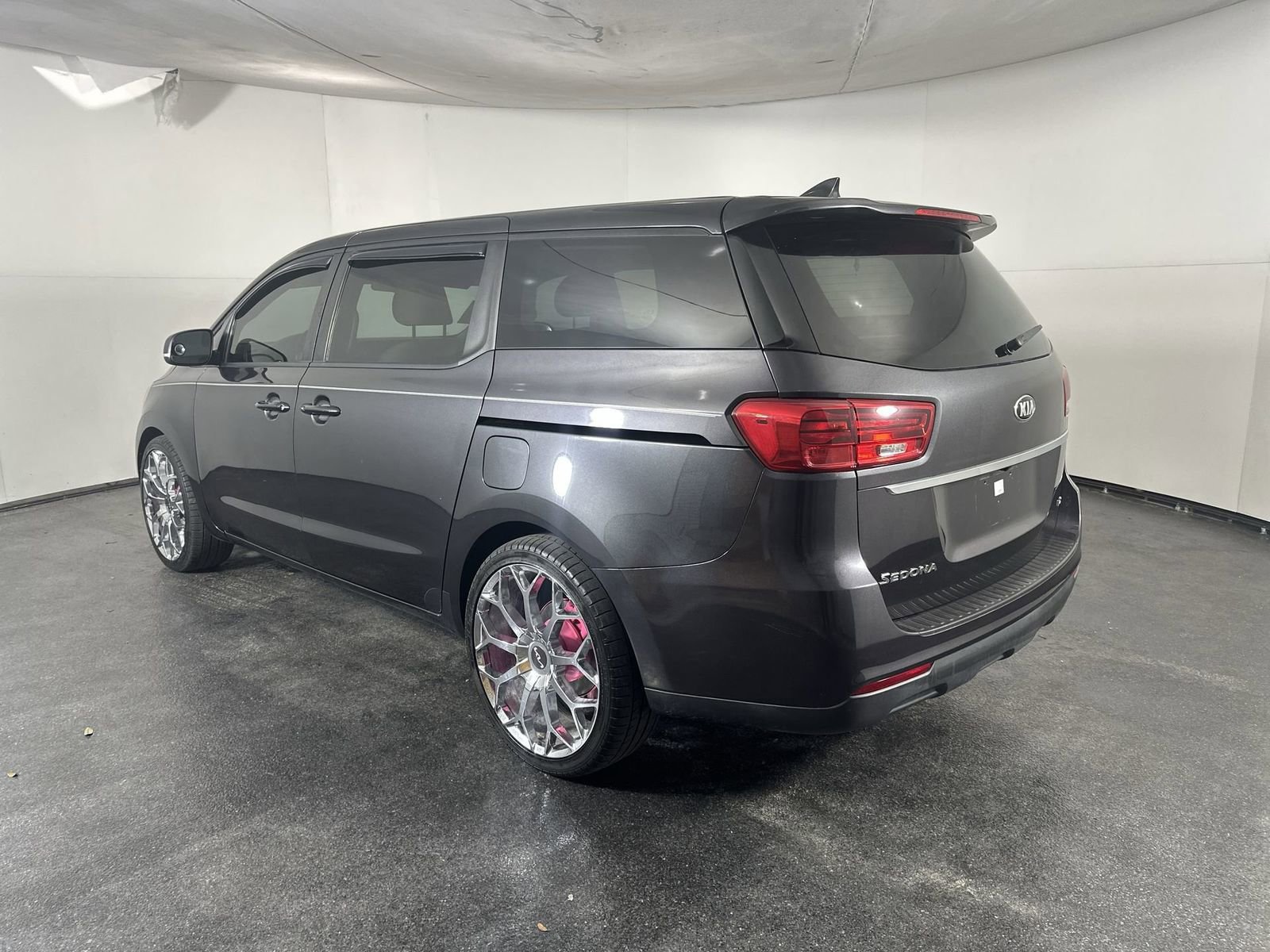Used 2021 Kia Sedona LX image 6