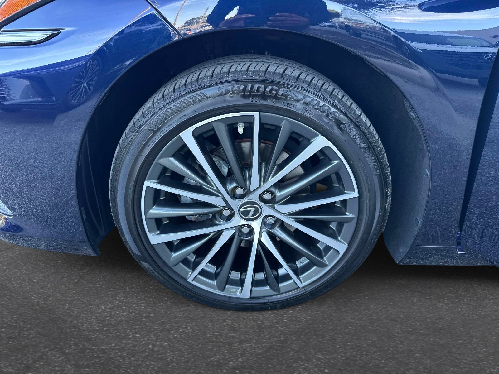 Used 2023 Lexus ES 350 w/ Premium Package FWD image 32