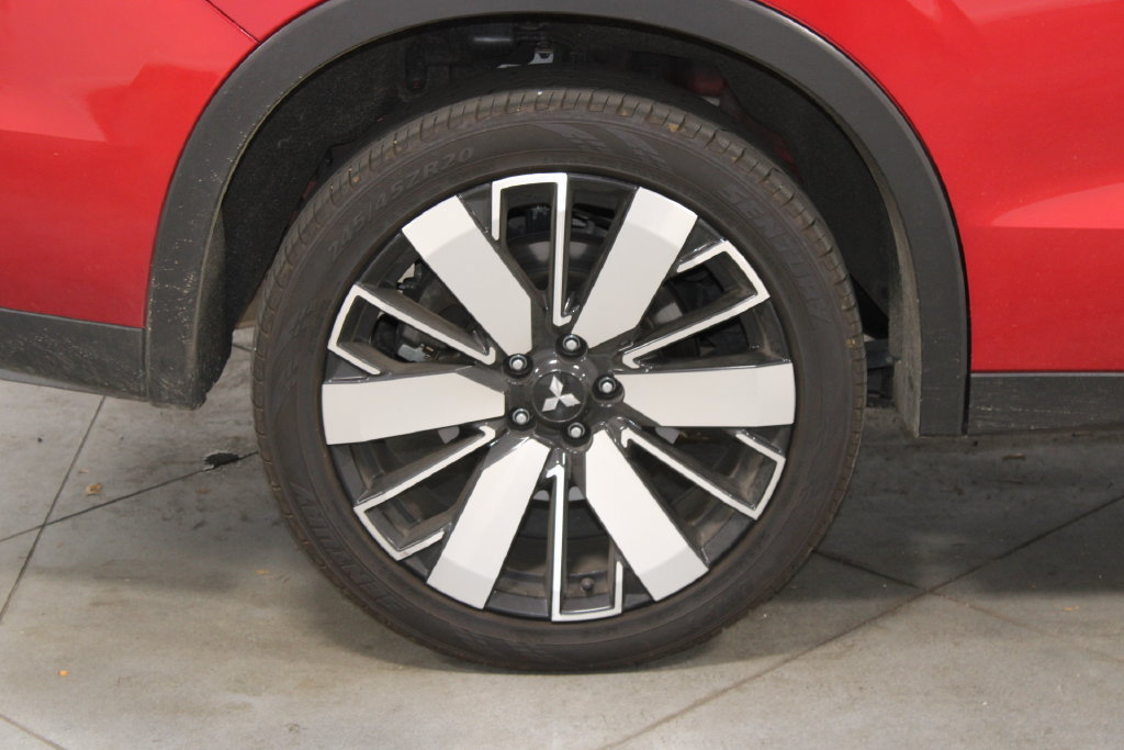 Used 2025 Mitsubishi Outlander SE FWD image 12