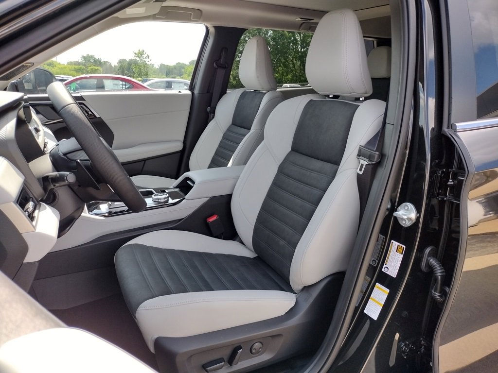 New 2025 Mitsubishi Outlander SE image 10