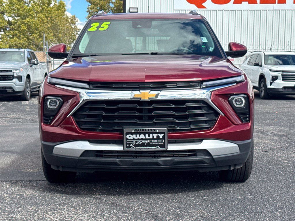 Used 2025 Chevrolet TrailBlazer LT AWD/4WD image 3
