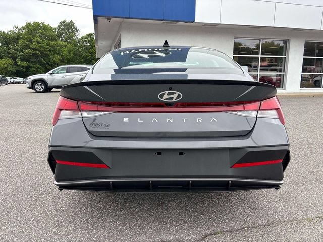 Certified 2025 Hyundai Elantra Sport FWD image 4