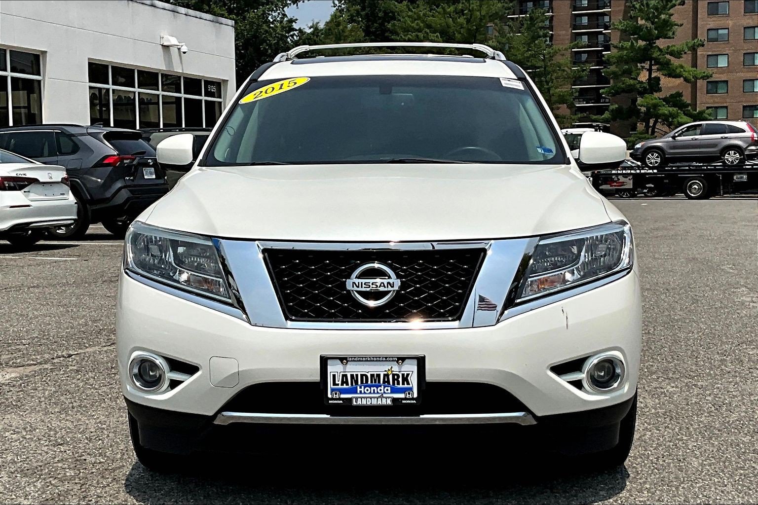 Used 2015 Nissan Pathfinder Platinum w/ Cargo Package FWD image 3