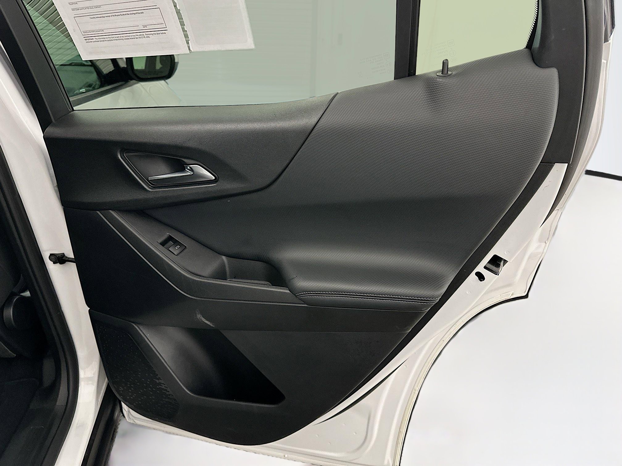 Used 2025 Chevrolet Equinox LT image 31