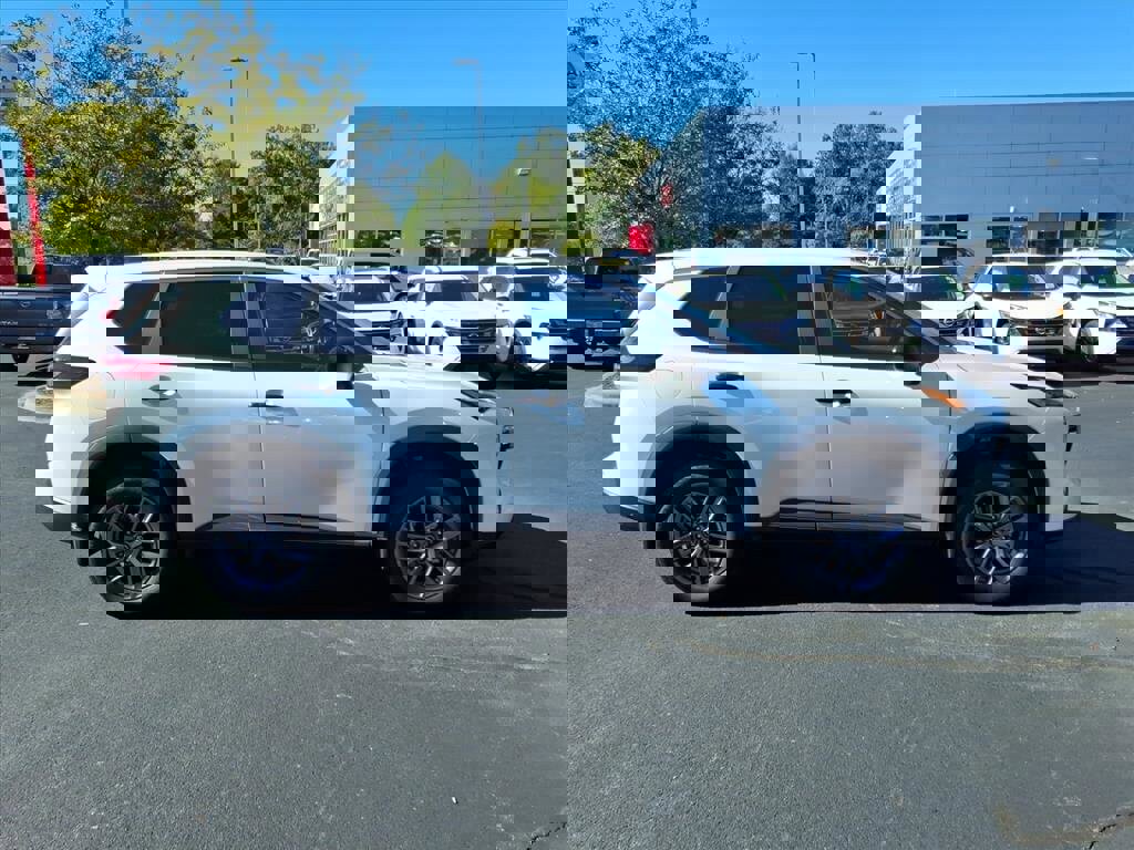 Used 2025 Nissan Rogue S image 23