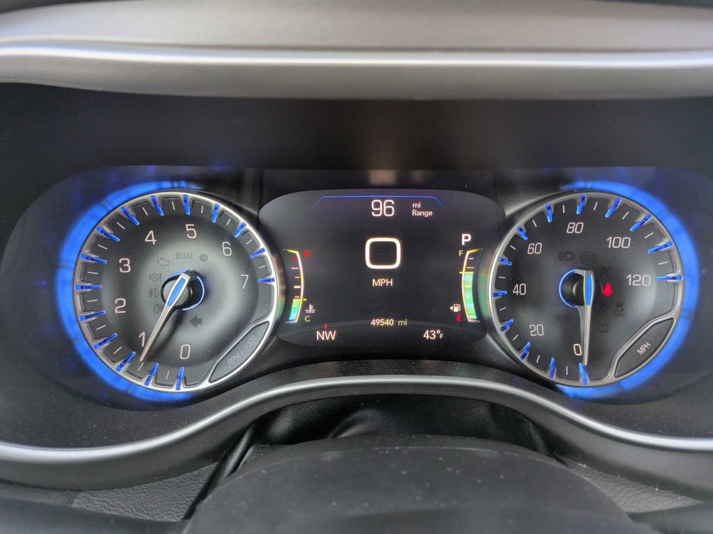 Used 2023 Chrysler Pacifica Touring-L FWD image 29