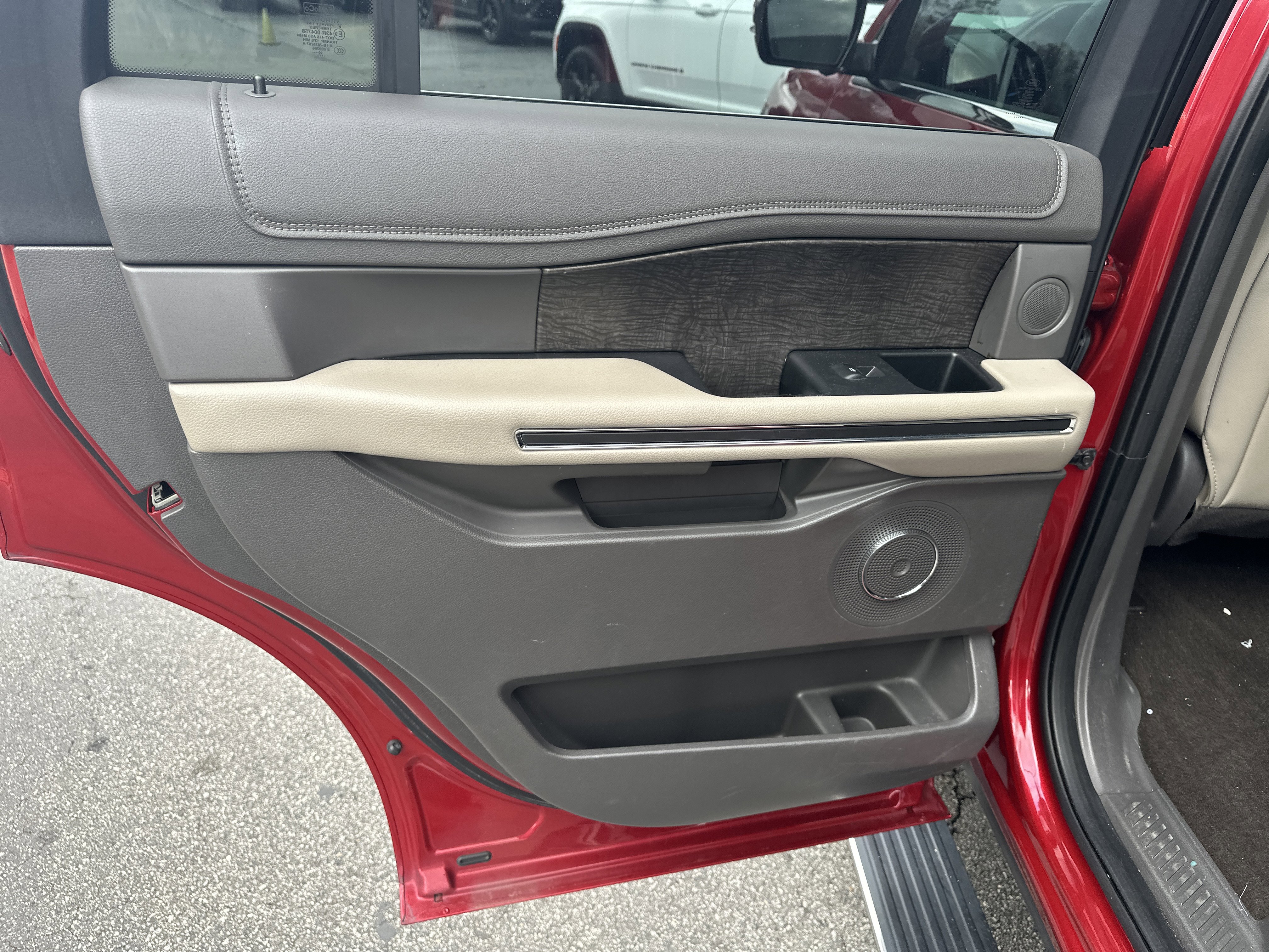 Used 2020 Ford Expedition Limited w/ Equipment Group 302A image 23