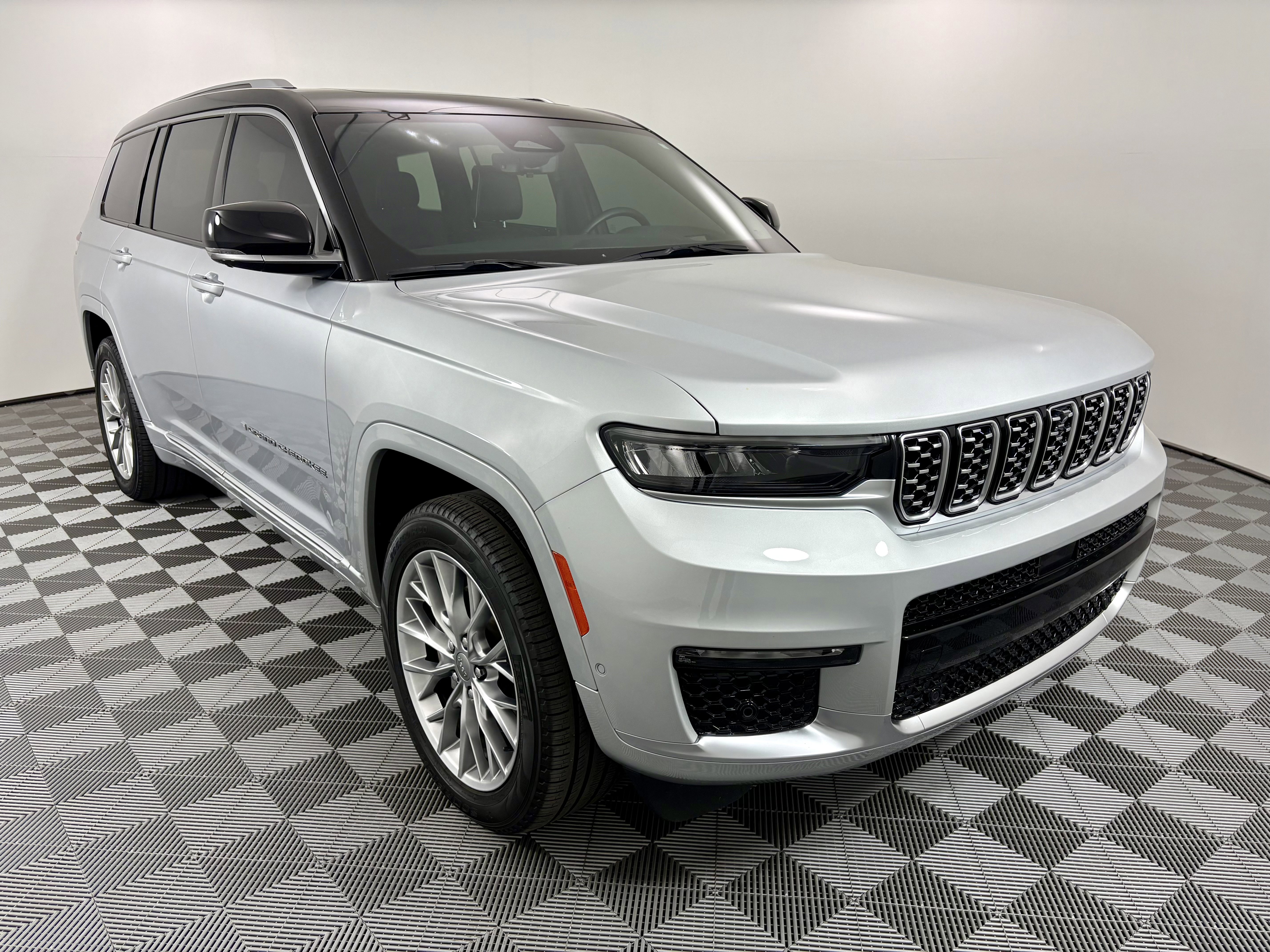 Certified 2023 Jeep Grand Cherokee L Summit w/ Advanced Protech Group IV AWD/4WD image 7