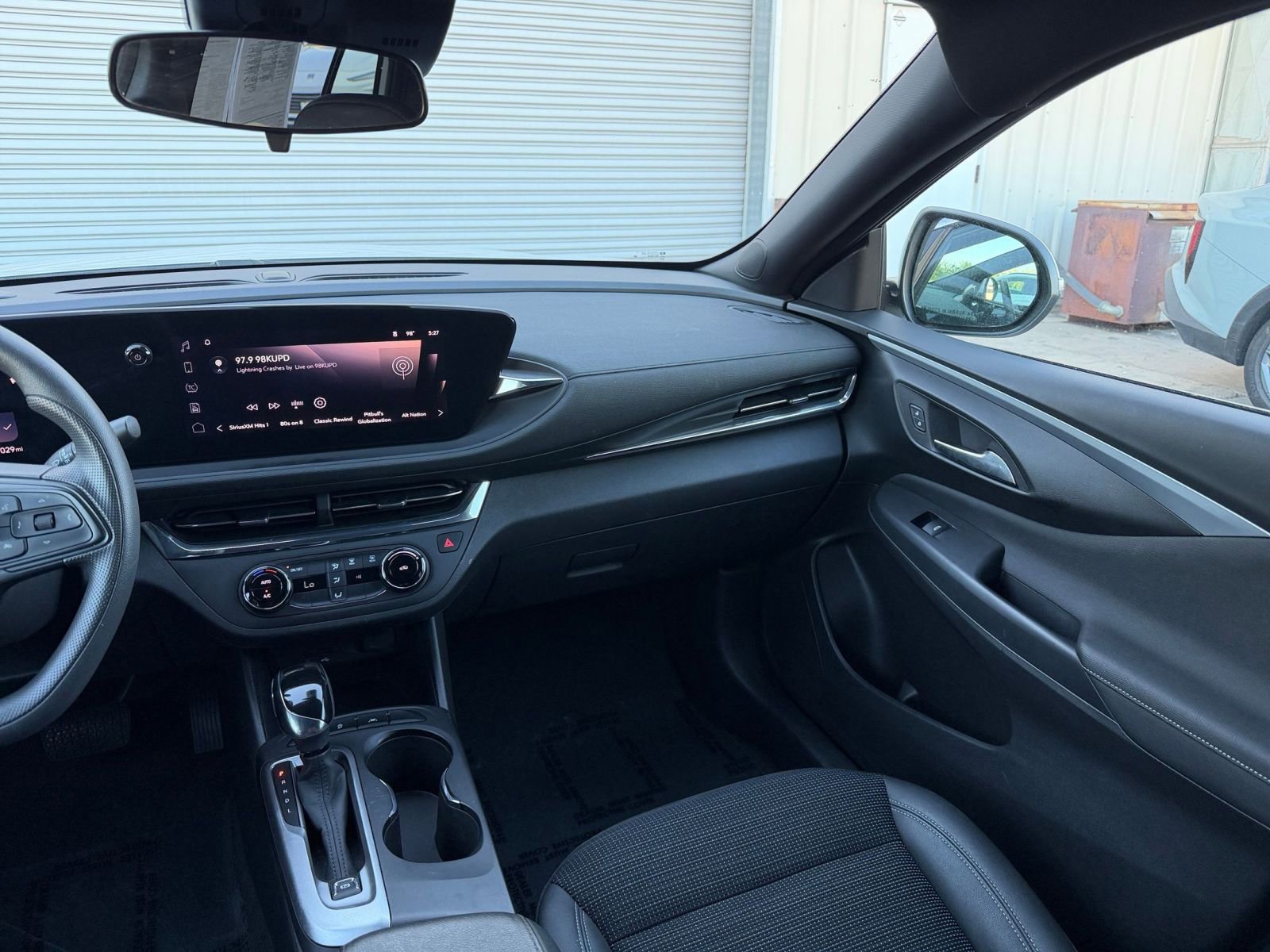 Used 2025 Buick Envista Preferred image 34