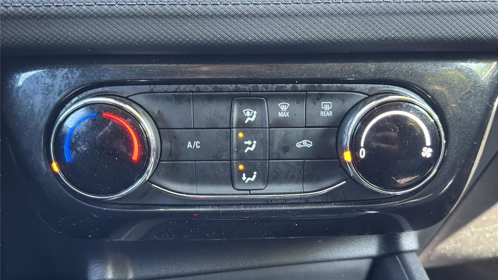 Used 2025 Chevrolet TrailBlazer LT AWD/4WD image 18