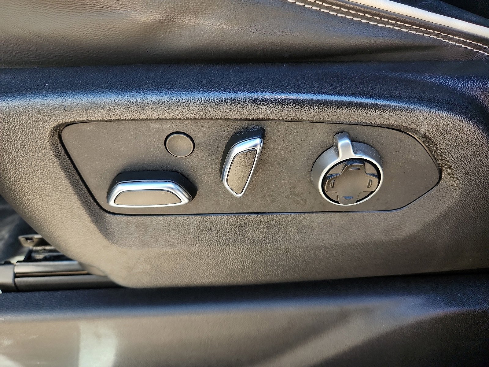 Used 2024 GMC Sierra 1500 AT4X image 16