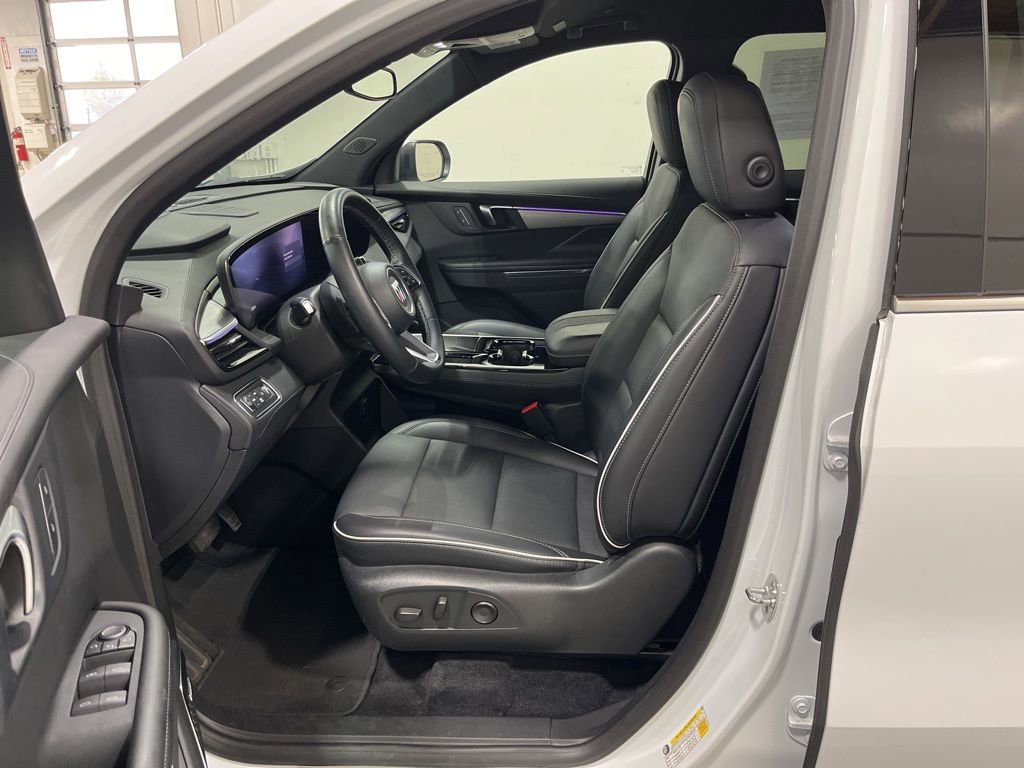 Used 2025 Buick Enclave Preferred AWD/4WD image 26