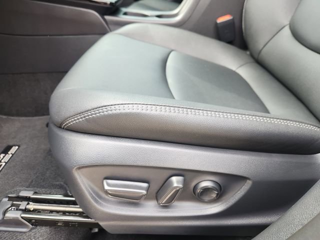 Used 2026 Toyota Corolla Cross XLE image 17