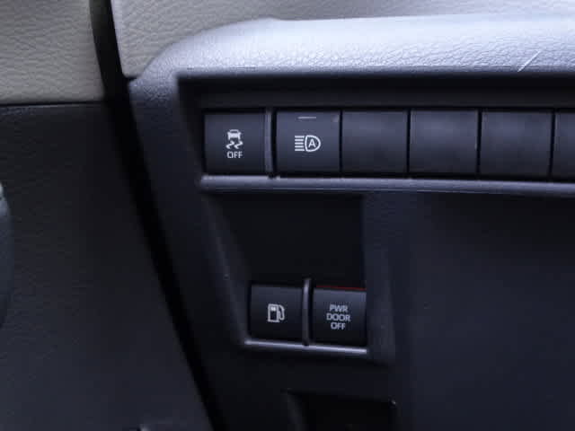 Certified 2021 Toyota Sienna LE image 38