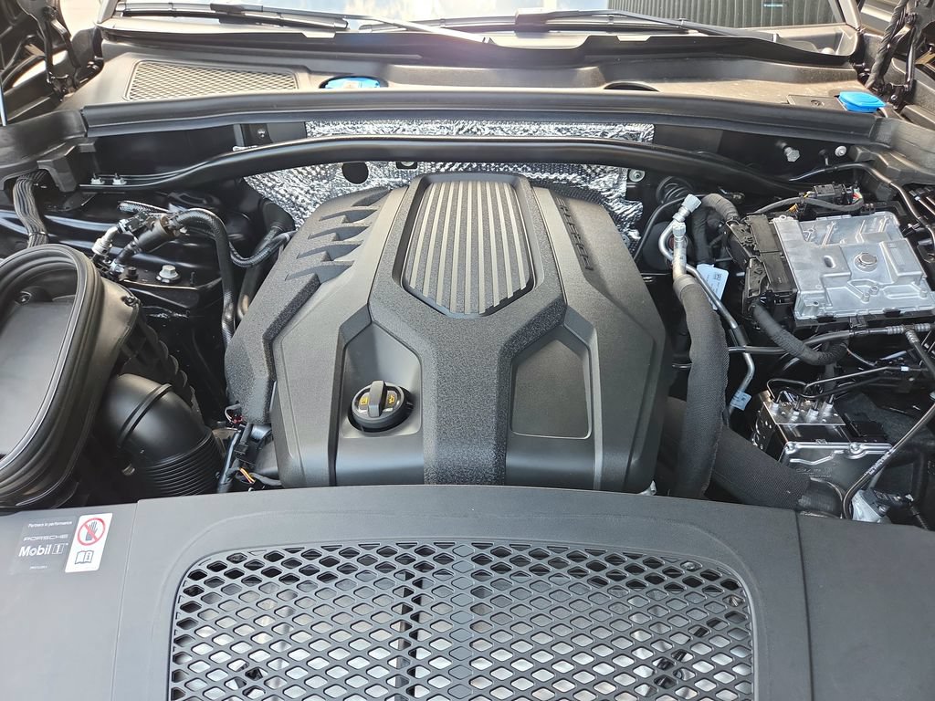 Certified 2026 Porsche Macan AWD/4WD image 32