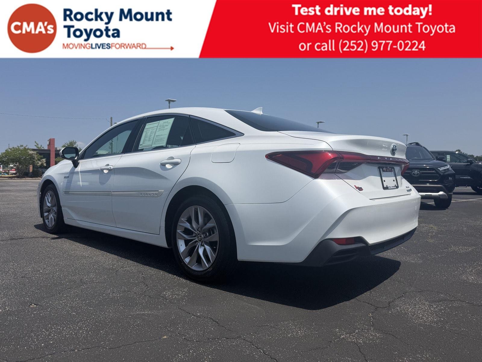 Used 2020 Toyota Avalon XLE w/ Moonroof Package FWD image 5