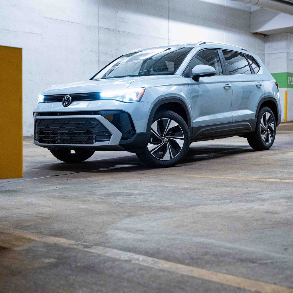 New 2026 Volkswagen Taos SE image 1