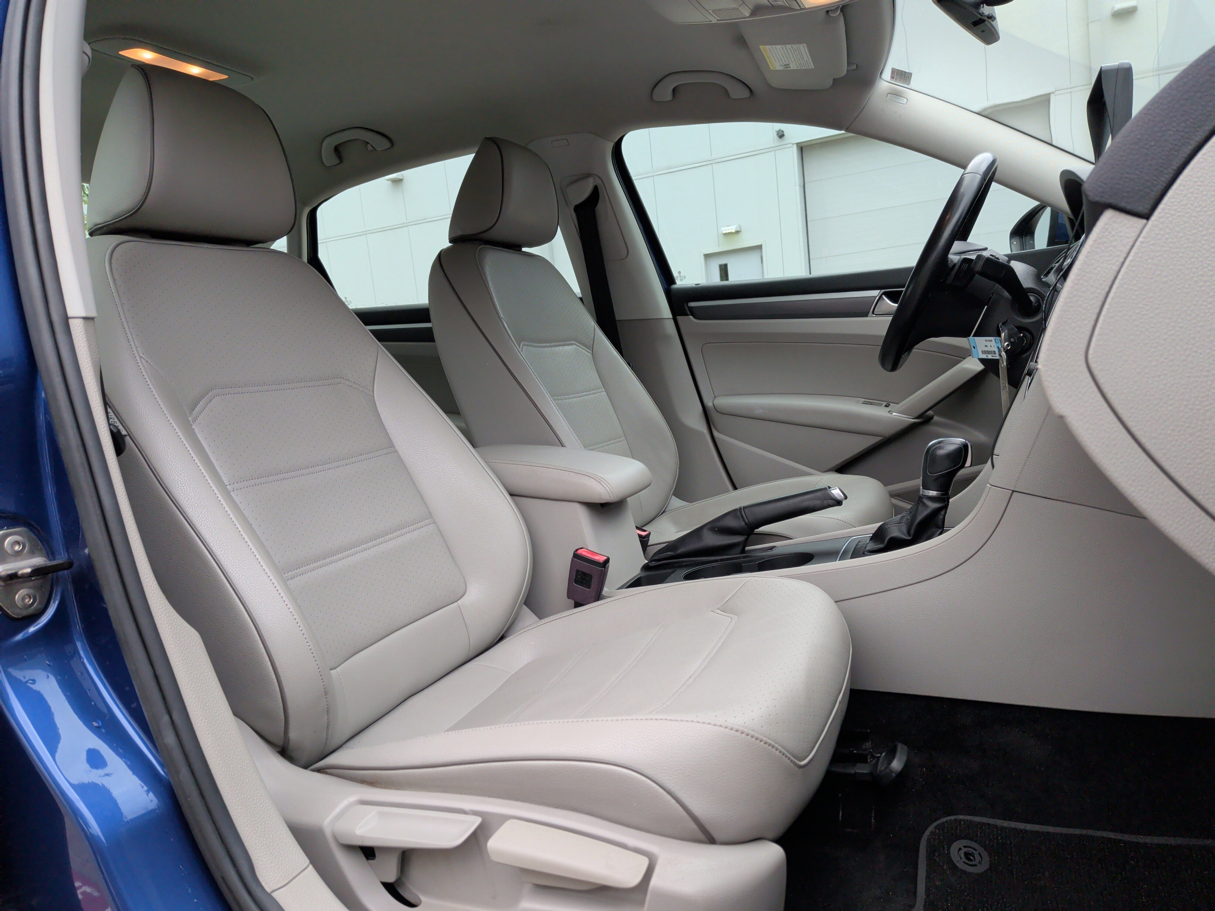 Used 2017 Volkswagen Passat 1.8T R-Line w/ R-Line Lighting Package image 33