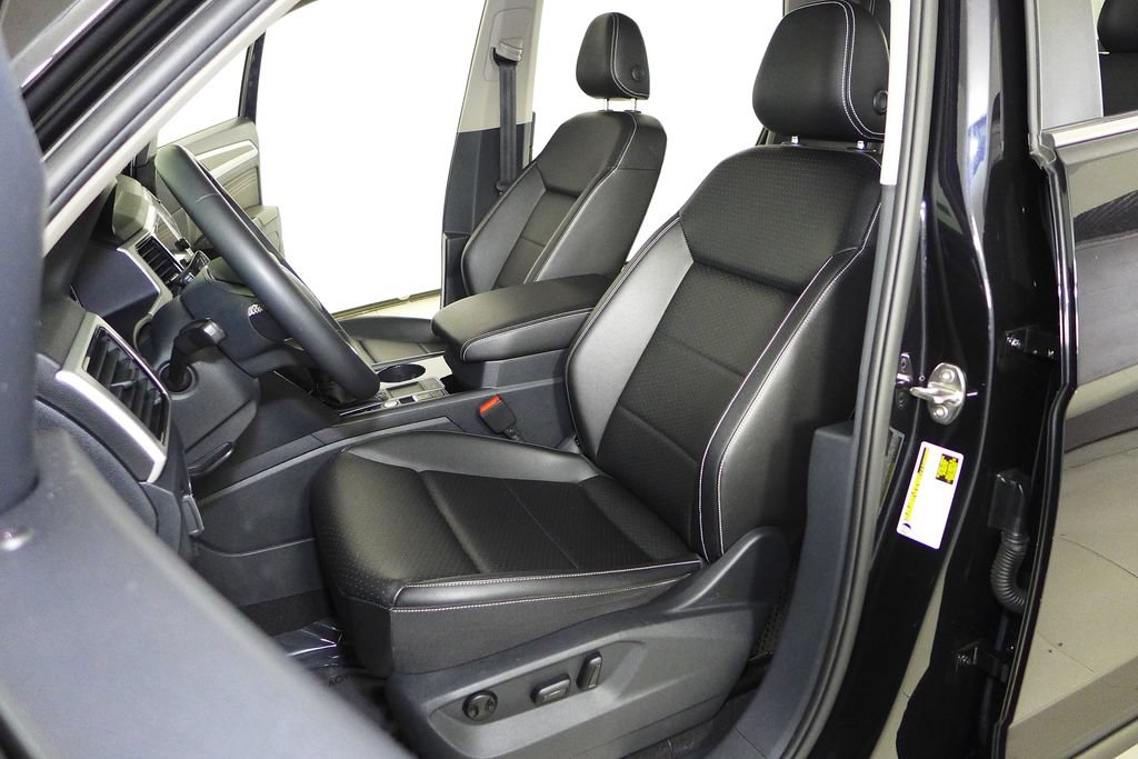 Used 2023 Volkswagen Atlas SE w/ Black Wheel Package FWD image 21