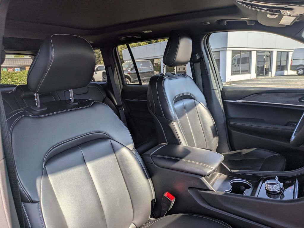 Used 2025 Jeep Grand Cherokee Limited image 36