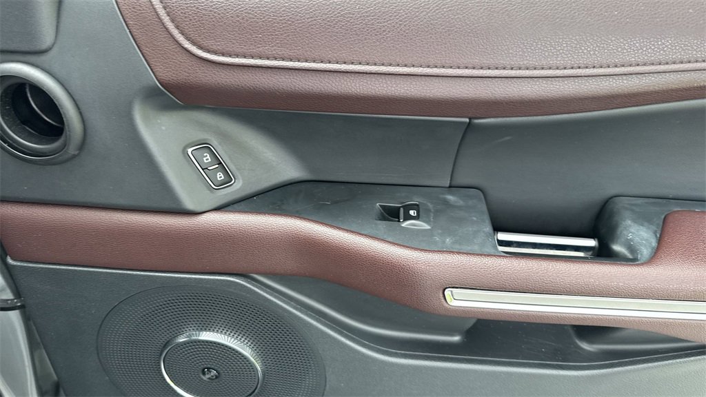 Used 2023 Ford Expedition Limited image 45