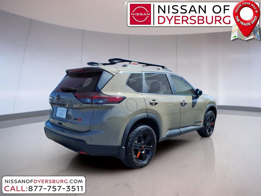 Used 2025 Nissan Rogue SV image 3