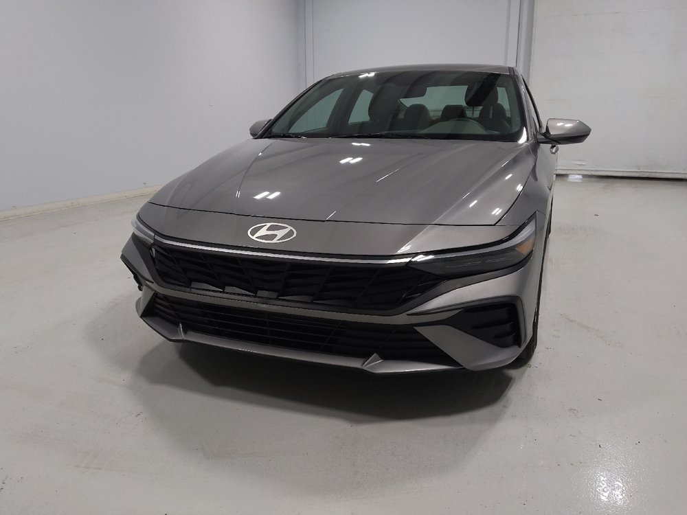 Used 2025 Hyundai Elantra SE FWD image 14