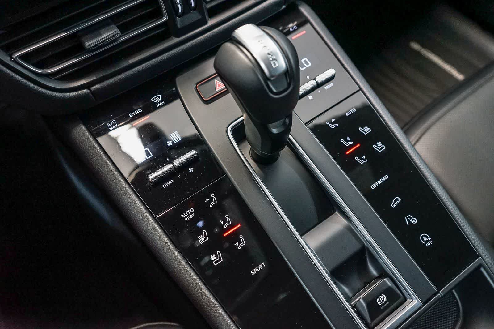 Certified 2026 Porsche Macan AWD/4WD image 25