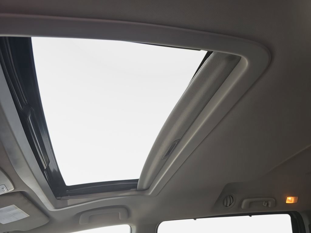 Used 2015 Toyota Sienna SE image 22