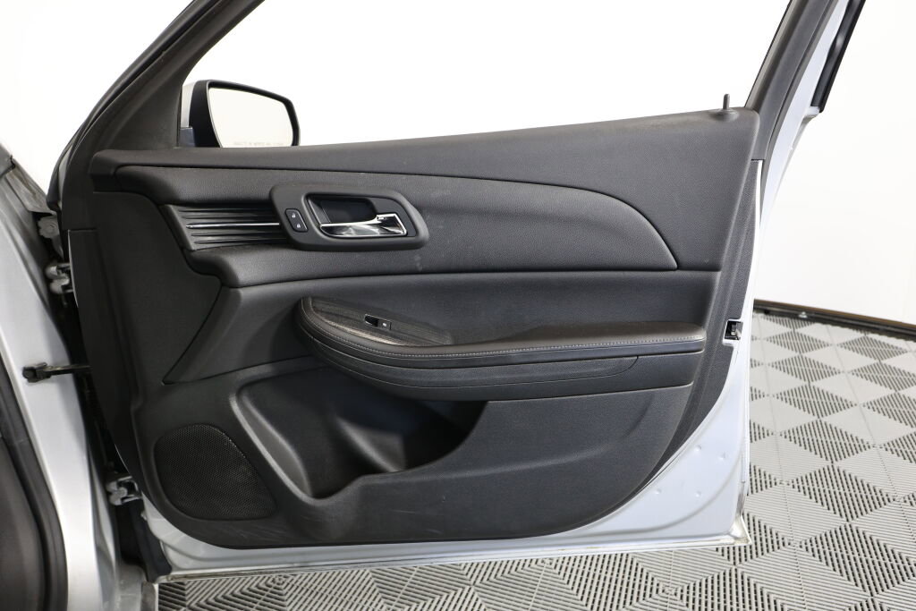 Used 2016 Chevrolet Malibu LT image 25