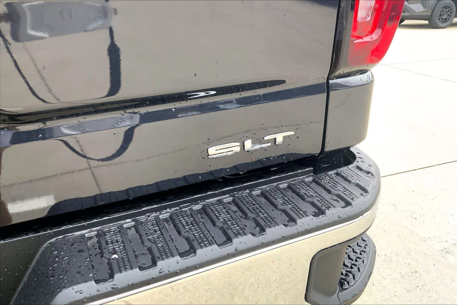 Used 2025 GMC Sierra 1500 SLT AWD/4WD image 10
