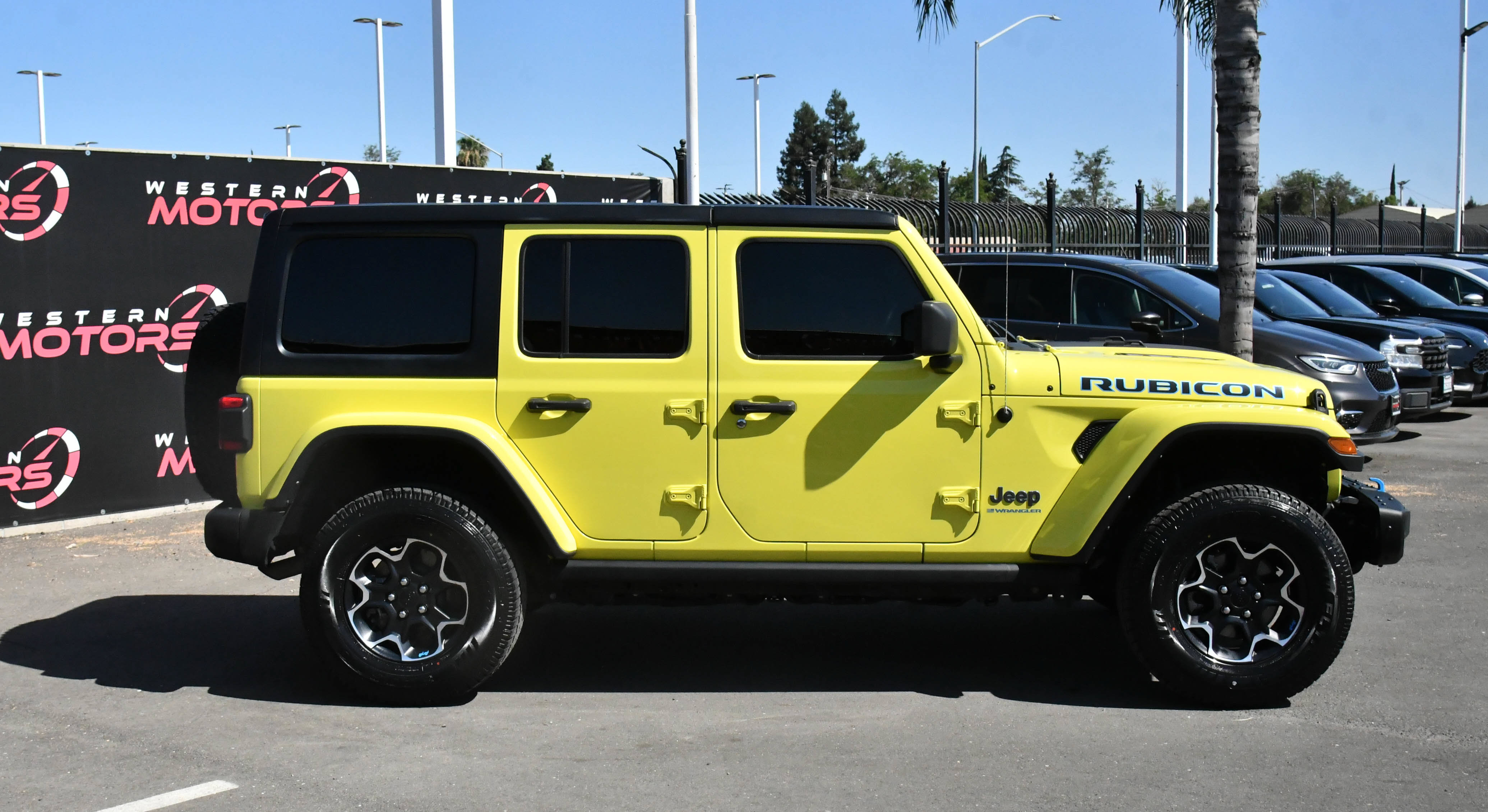 Used 2023 Jeep Wrangler Unlimited Rubicon 4xe w/ Steel Bumper Group AWD/4WD image 9
