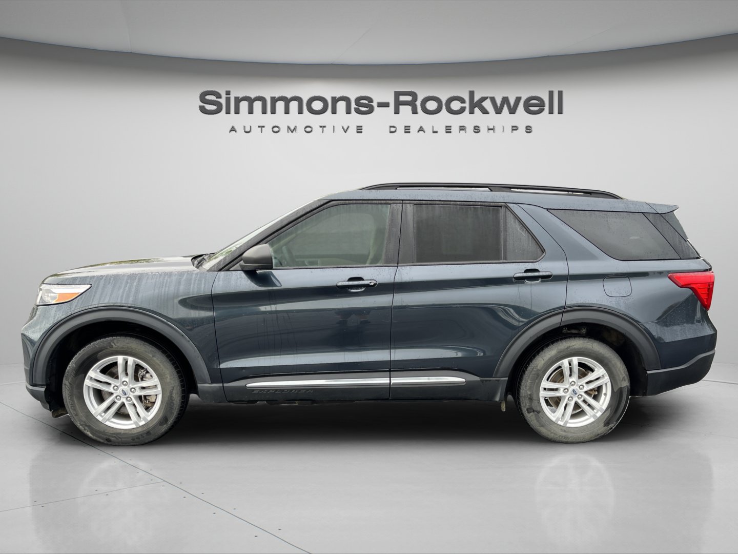 Used 2023 Ford Explorer XLT w/ Equipment Group 202A AWD/4WD image 2