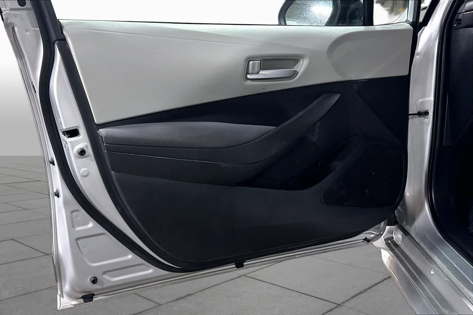 Used 2021 Toyota Corolla LE FWD image 21