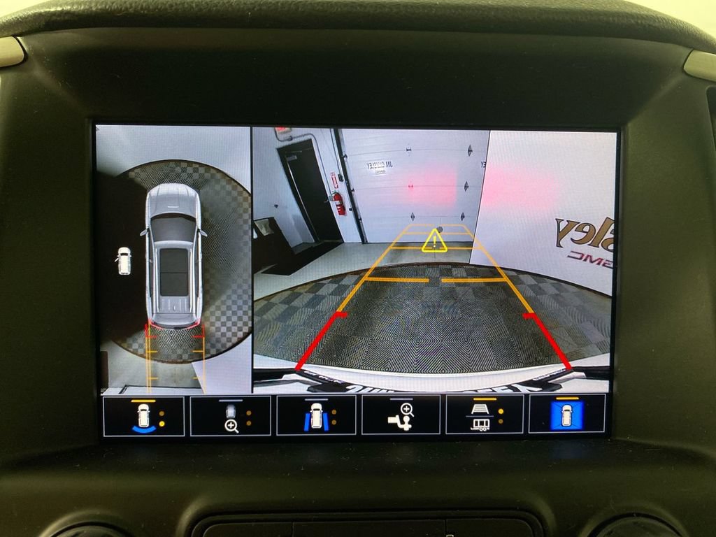 Certified 2023 GMC Terrain Denali w/ Denali Premium Package AWD/4WD image 17