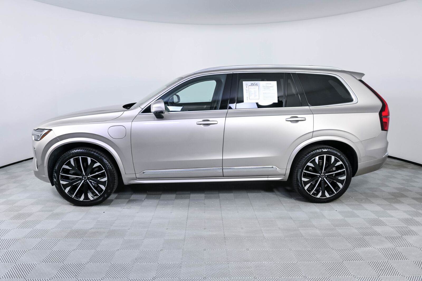 Certified 2025 Volvo XC90 T8 Core AWD/4WD image 2