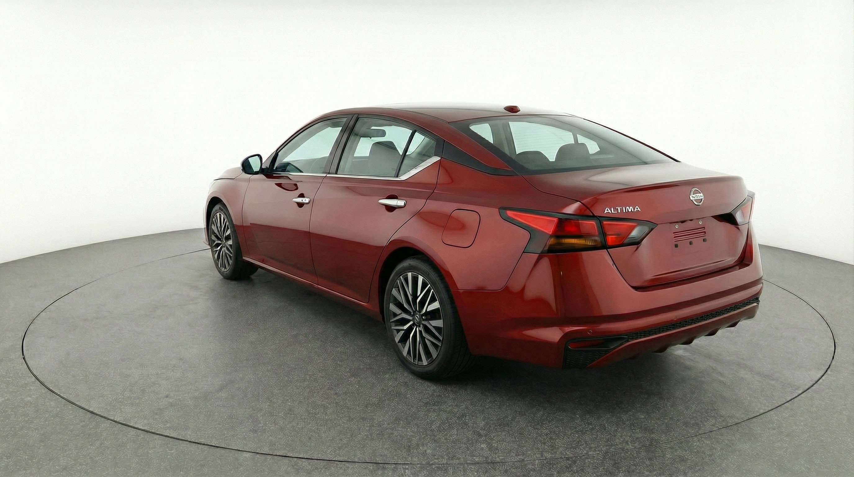 Used 2025 Nissan Altima 2.5 SV image 6