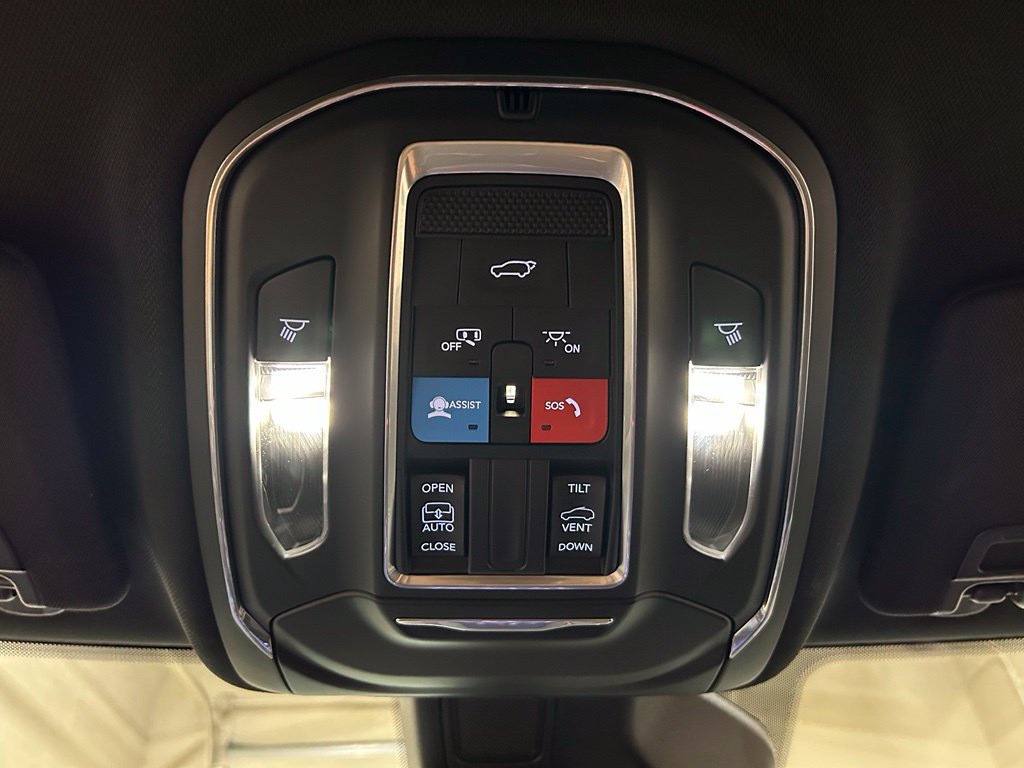 Used 2025 Jeep Grand Cherokee Laredo X w/ Luxury Tech Group I AWD/4WD image 25