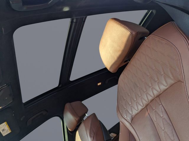 Used 2021 BMW X7 M50i image 23