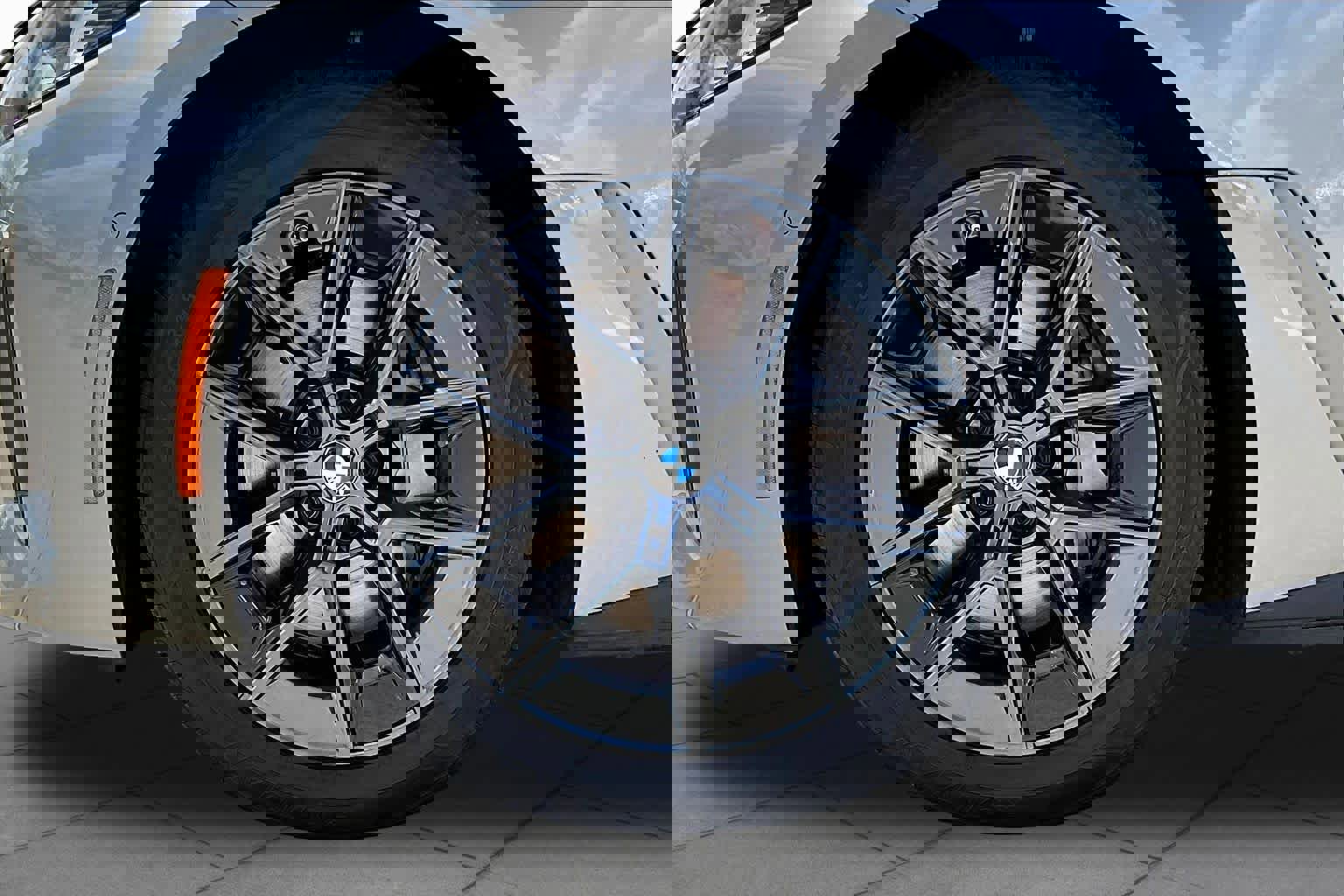 Used 2025 BMW i4 xDrive40i image 9