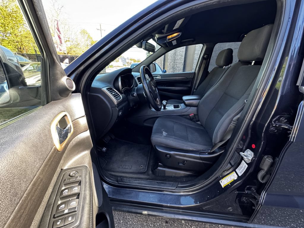 Used 2015 Jeep Grand Cherokee Laredo w/ Quick Order Package 23E AWD/4WD image 11