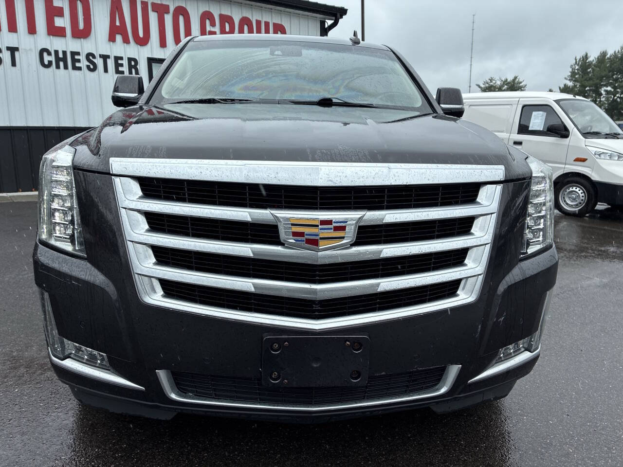 Used 2017 Cadillac Escalade ESV Luxury AWD/4WD image 3